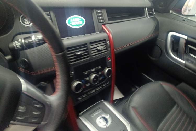Used Land Rover Discovery Sport 2019 240 PS SE Dynamic Version China VI Standard Audio And AC Panel