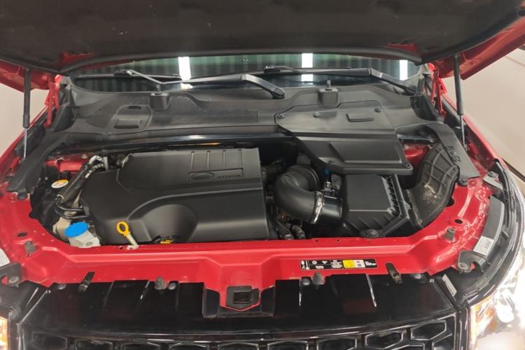 Used Land Rover Discovery Sport 2019 240 PS SE Dynamic Version China VI Standard Engine Bay