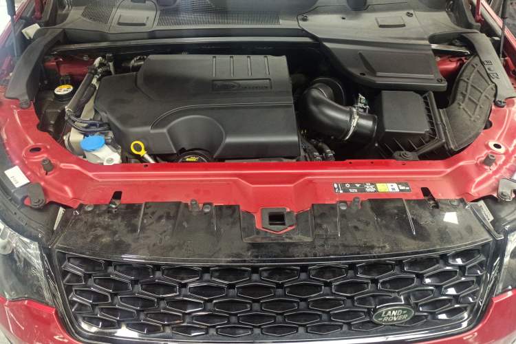 Used Land Rover Discovery Sport 2019 240 PS SE Dynamic Version China VI Standard Engine Bay