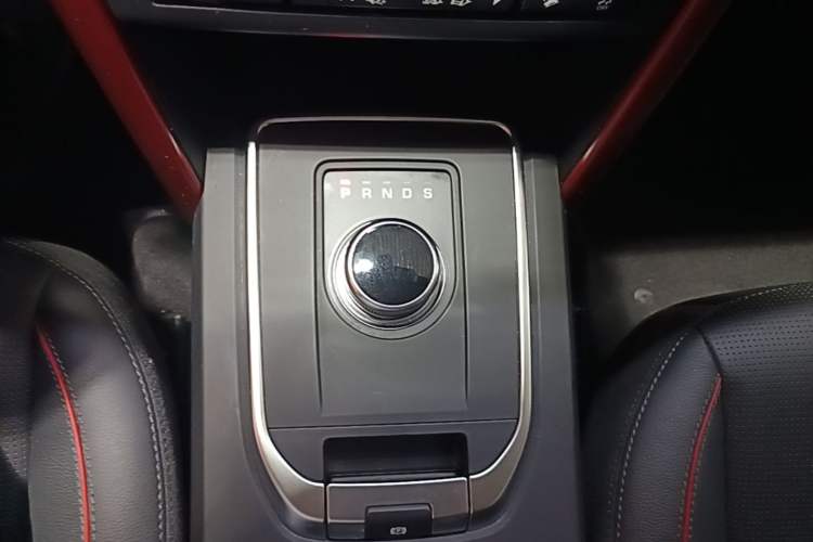 Used Land Rover Discovery Sport 2019 240 PS SE Dynamic Version China VI Standard Gear Lever