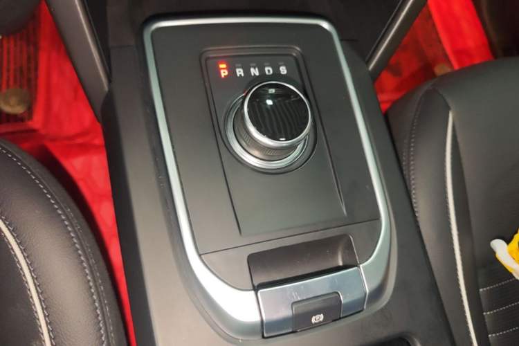 Used Land Rover Discovery Sport 2019 240 PS SE Dynamic Version China VI Standard Gear Lever