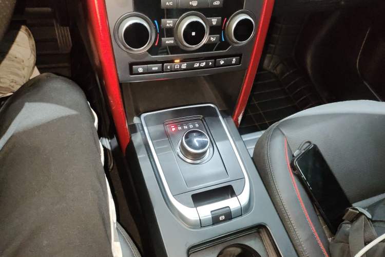 Used Land Rover Discovery Sport 2019 240 PS SE Dynamic Version China VI Standard Gear Lever