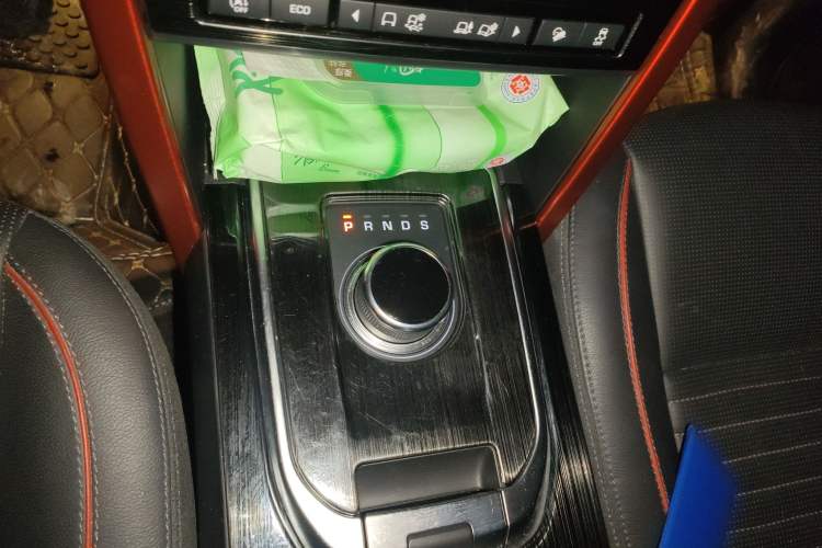 Used Land Rover Discovery Sport 2019 240 PS SE Dynamic Version China VI Standard Gear Lever