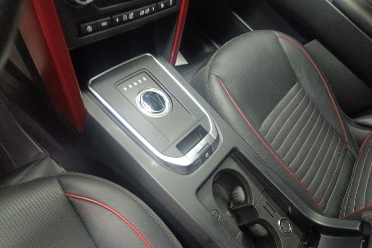 Used Land Rover Discovery Sport 2019 240 PS SE Dynamic Version China VI Standard Gear Lever