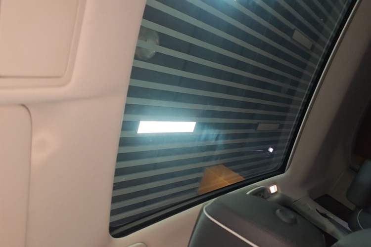 Used Land Rover Discovery Sport 2019 240 PS SE Dynamic Version China VI Standard Headliner