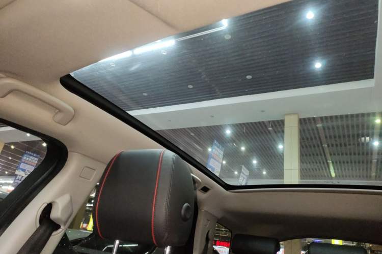 Used Land Rover Discovery Sport 2019 240 PS SE Dynamic Version China VI Standard Headliner