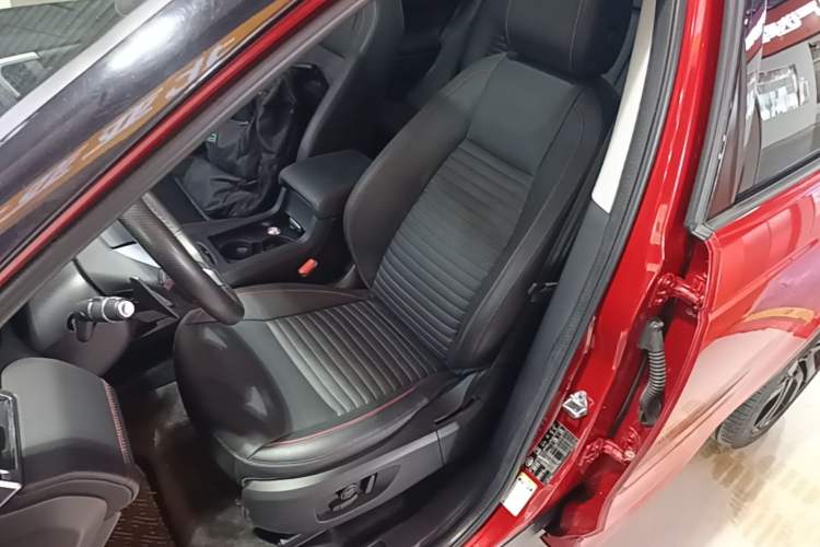 Used Land Rover Discovery Sport 2019 240 PS SE Dynamic Version China VI Standard Left Front Seat