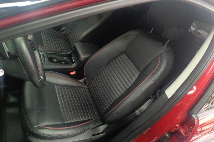 Used Land Rover Discovery Sport 2019 240 PS SE Dynamic Version China VI Standard Left Front Seat