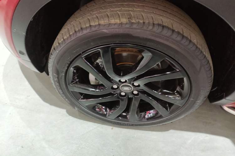 Used Land Rover Discovery Sport 2019 240 PS SE Dynamic Version China VI Standard Left Front Wheel Hub