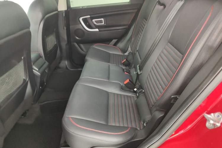 Used Land Rover Discovery Sport 2019 240 PS SE Dynamic Version China VI Standard Left Rear Seat