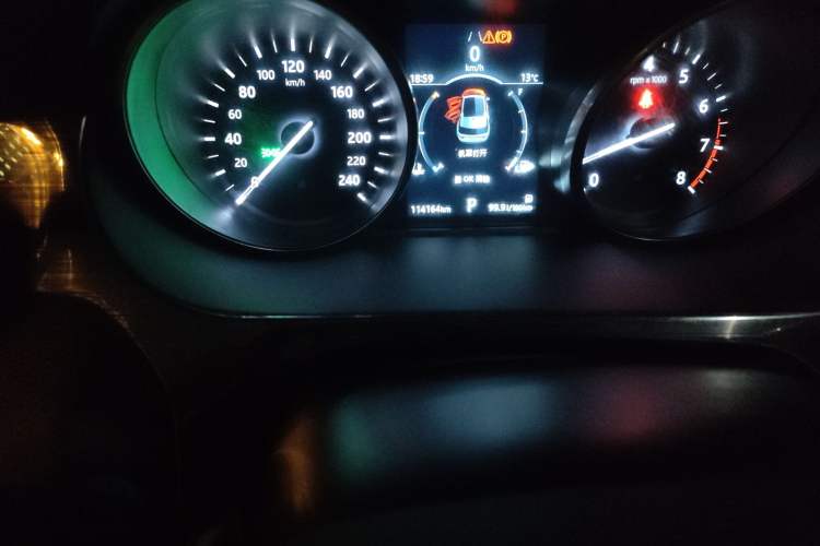Used Land Rover Discovery Sport 2019 240 PS SE Dynamic Version China VI Standard Odometer Close Up
