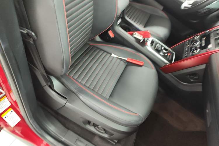 Used Land Rover Discovery Sport 2019 240 PS SE Dynamic Version China VI Standard Right Front Seat