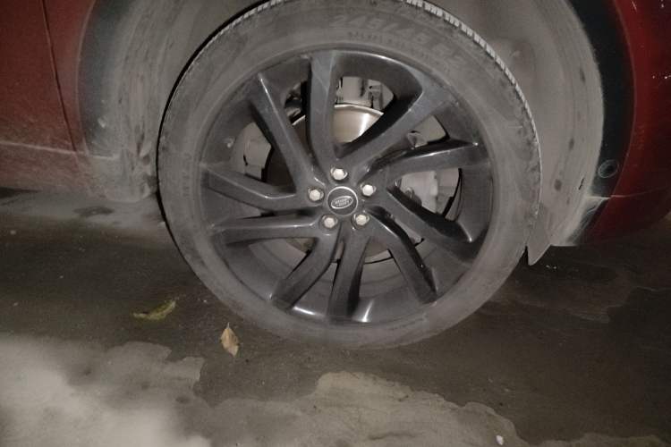 Used Land Rover Discovery Sport 2019 240 PS SE Dynamic Version China VI Standard Right Front Wheel Hub