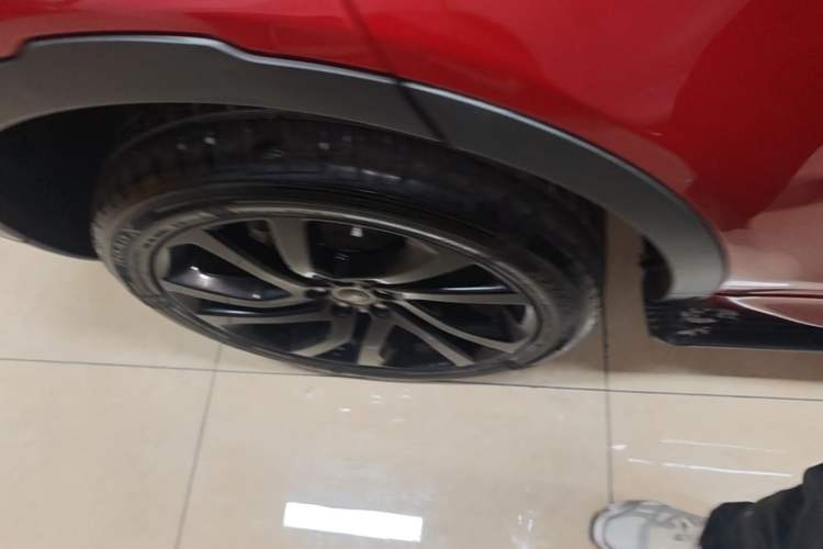 Used Land Rover Discovery Sport 2019 240 PS SE Dynamic Version China VI Standard Right Rear Wheel Hub