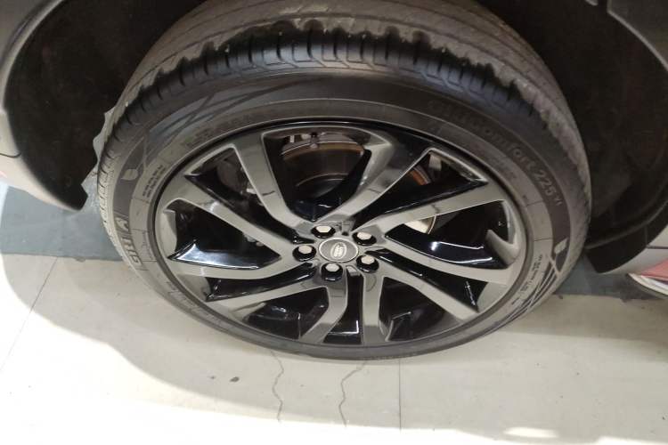 Used Land Rover Discovery Sport 2019 240 PS SE Dynamic Version China VI Standard Right Rear Wheel Hub