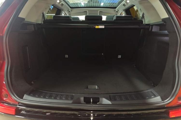 Used Land Rover Discovery Sport 2019 240 PS SE Dynamic Version China VI Standard Trunk