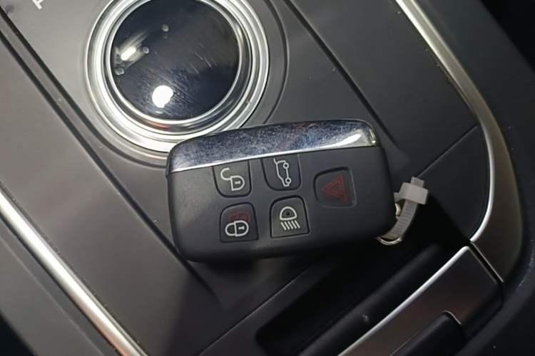 Used Land Rover Discovery Sport 2019 240 PS SE Dynamic Version China VI Standard Vehicle Key