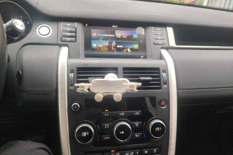 Used Land Rover Discovery Sport 2019 240 PS SE Version China V Standard Audio And AC Panel