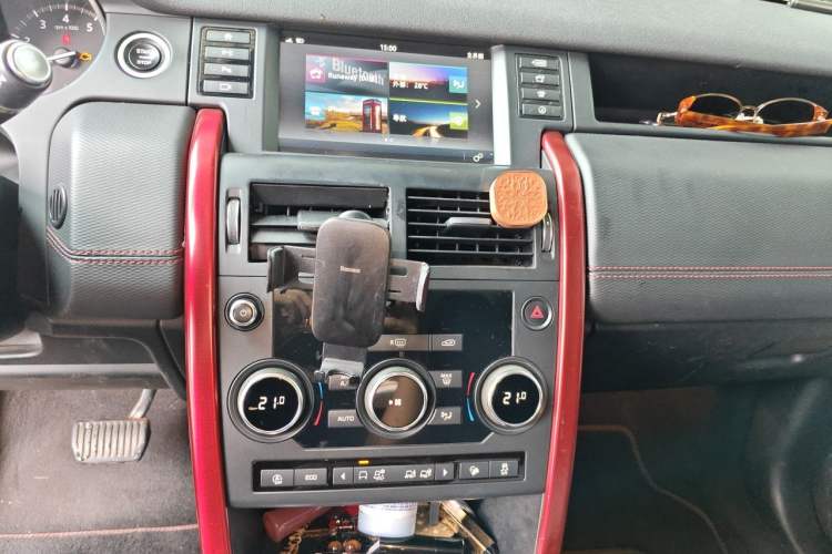Used Land Rover Discovery Sport 2019 240 PS SE Dynamic Version China VI Standard Audio And AC Panel