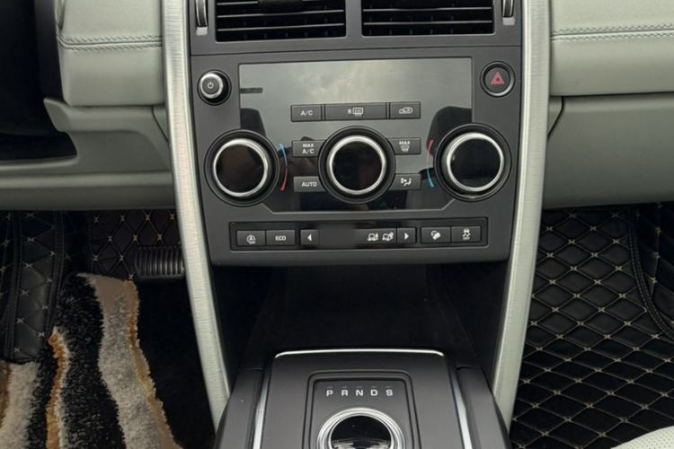Used Land Rover Discovery Sport 2019 240 PS SE Version China VI Standard Audio And AC Panel