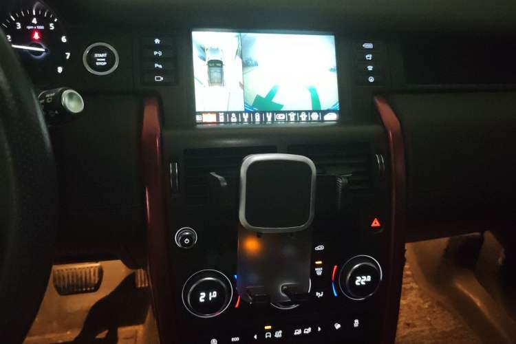 Used Land Rover Discovery Sport 2019 240 PS SE Dynamic Version China VI Standard Audio And AC Panel
