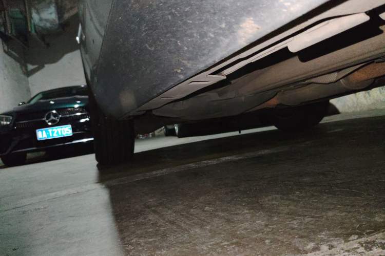 Used Land Rover Discovery Sport 2019 240 PS SE Version China VI Standard Chassis Front Right