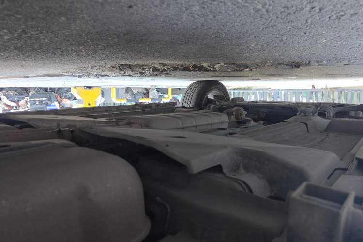 Used Land Rover Discovery Sport 2019 240 PS HSE Version China VI Standard Chassis Rear Left