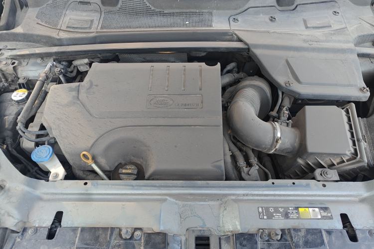 Used Land Rover Discovery Sport 2019 240 PS HSE Version China VI Standard Engine Bay