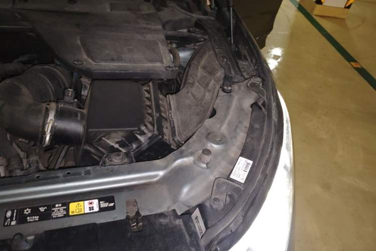 Used Land Rover Discovery Sport 2019 240 PS SE Dynamic Version China VI Standard Engine Bay Left
