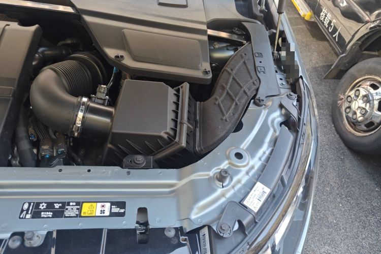 Used Land Rover Discovery Sport 2019 240 PS SE Version China VI Standard Engine Bay Left