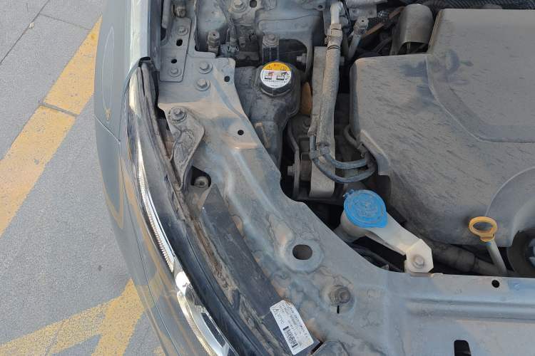 Used Land Rover Discovery Sport 2019 240 PS HSE Version China VI Standard Engine Bay Right