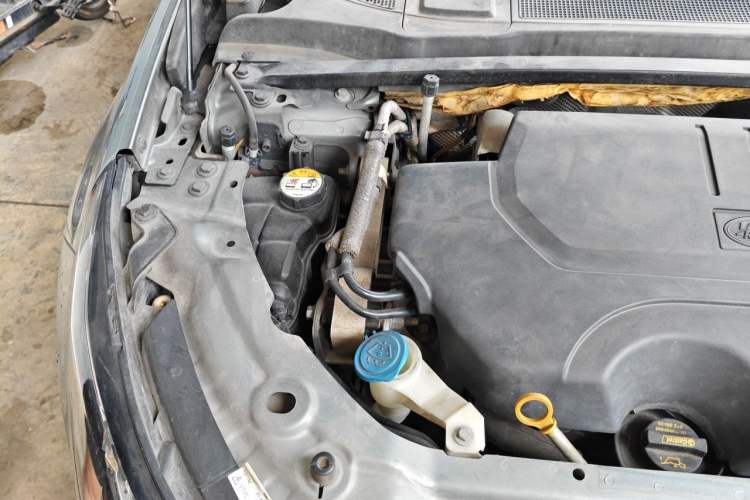 Used Land Rover Discovery Sport 2019 240 PS SE Dynamic Version China VI Standard Engine Bay Right