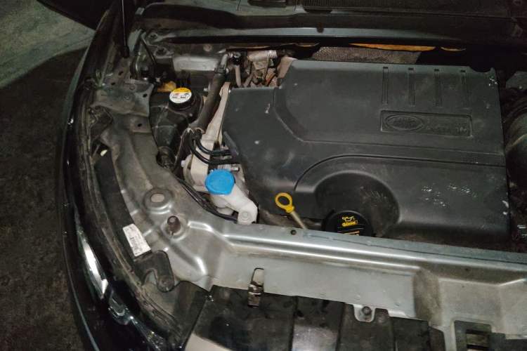 Used Land Rover Discovery Sport 2019 240 PS SE Version China VI Standard Engine Bay Right