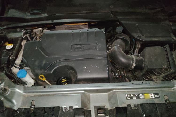 Used Land Rover Discovery Sport 2019 240 PS SE Version China VI Standard Engine Bay