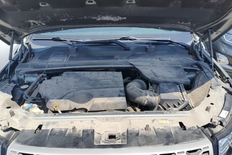 Used Land Rover Discovery Sport 2019 240 PS PURE Edition China VI Standard Engine Bay