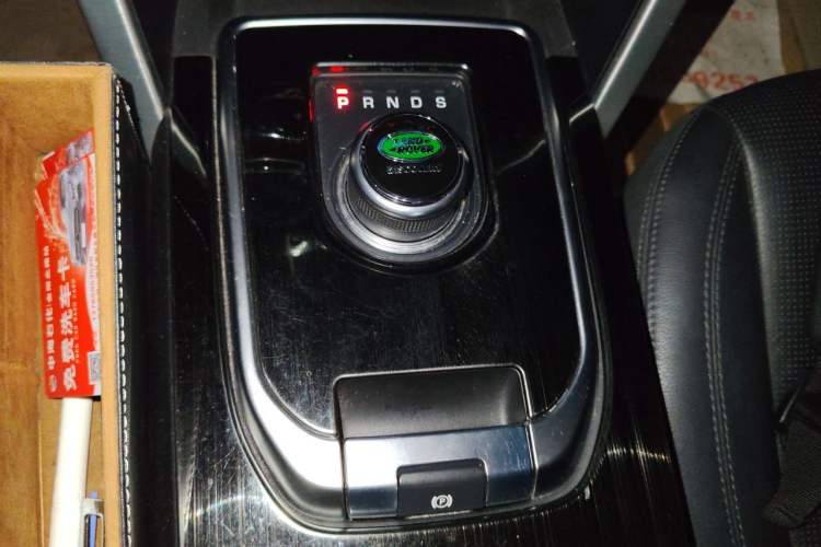 Used Land Rover Discovery Sport 2019 240 PS SE Version China VI Standard Gear Lever
