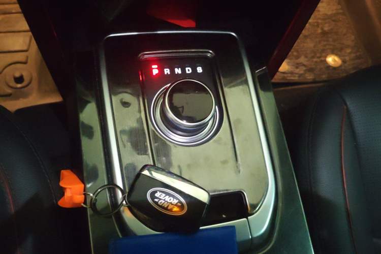 Used Land Rover Discovery Sport 2019 240 PS SE Dynamic Version China VI Standard Gear Lever