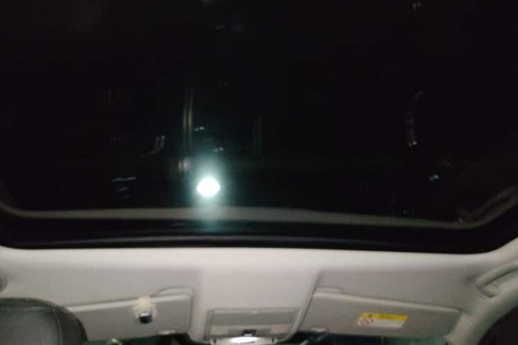 Used Land Rover Discovery Sport 2019 240 PS SE Version China VI Standard Headliner