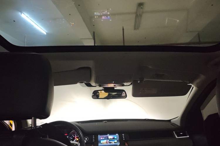 Used Land Rover Discovery Sport 2019 240 PS SE Dynamic Version China VI Standard Headliner