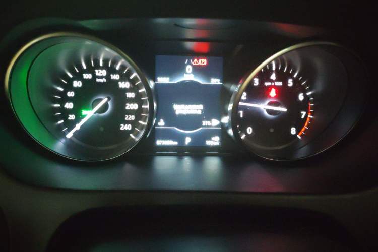 Used Land Rover Discovery Sport 2019 240 PS SE Dynamic Version China VI Standard Instrument Cluster