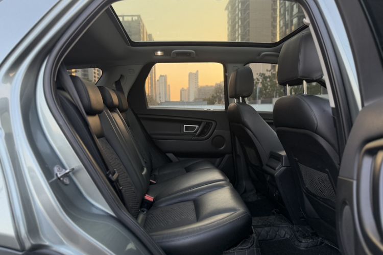 Used Land Rover Discovery Sport 2019 240 PS PURE Edition China VI Standard Interior 12
