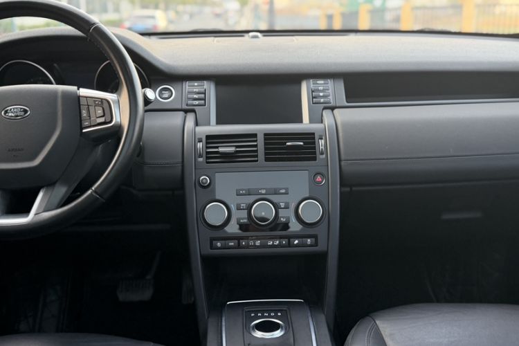 Used Land Rover Discovery Sport 2019 240 PS PURE Edition China VI Standard Interior 3