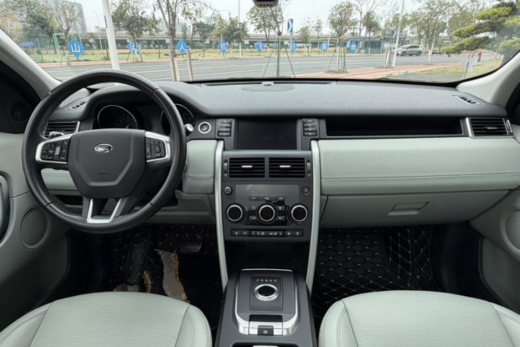 Used Land Rover Discovery Sport 2019 240 PS SE Version China VI Standard Interior 4