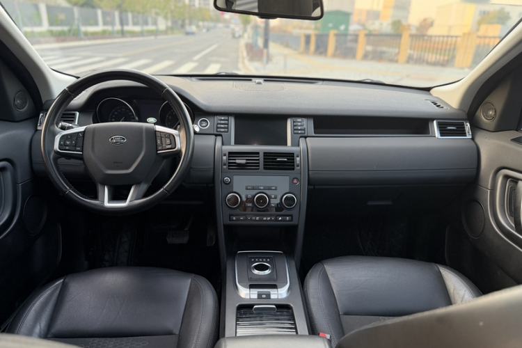 Used Land Rover Discovery Sport 2019 240 PS PURE Edition China VI Standard Interior 6