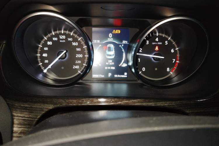 Used Land Rover Discovery Sport 2019 240 PS SE Version China VI Standard Odometer Close Up