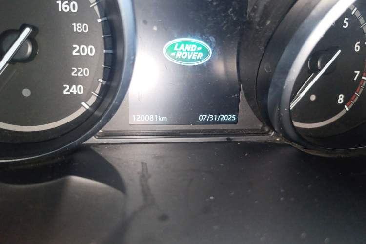 Used Land Rover Discovery Sport 2019 240 PS HSE Version China VI Standard Odometer Close Up