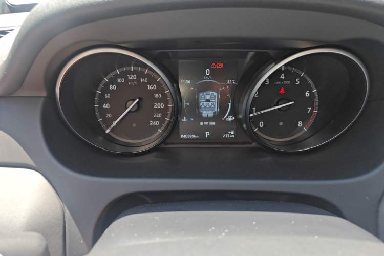 Used Land Rover Discovery Sport 2019 240 PS SE Version China VI Standard Odometer Close Up
