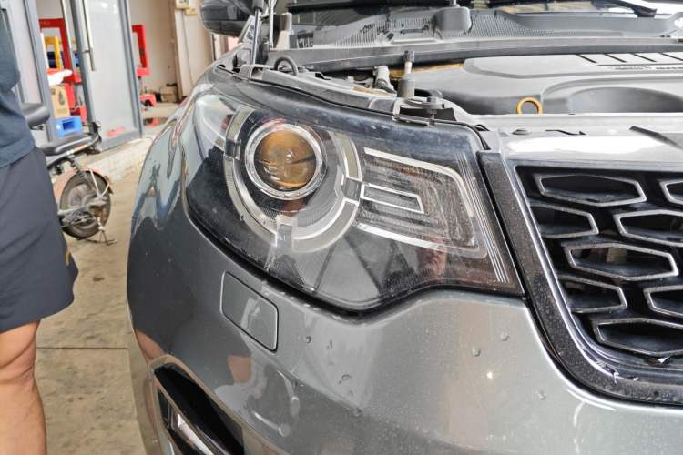 Used Land Rover Discovery Sport 2019 240 PS SE Dynamic Version China VI Standard Right Front Headlight