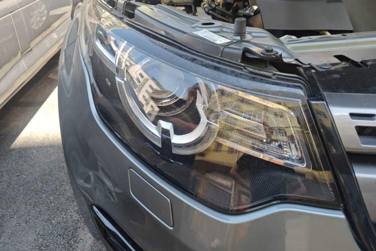 Used Land Rover Discovery Sport 2019 240 PS SE Version China VI Standard Right Front Headlight