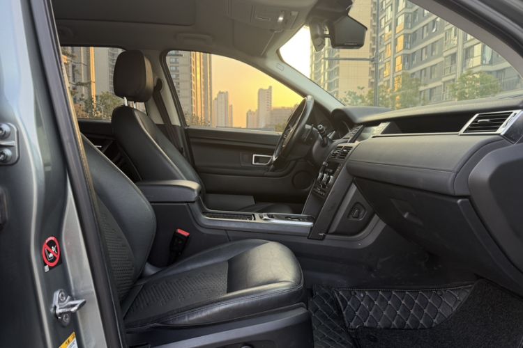 Used Land Rover Discovery Sport 2019 240 PS PURE Edition China VI Standard Right Front Seat